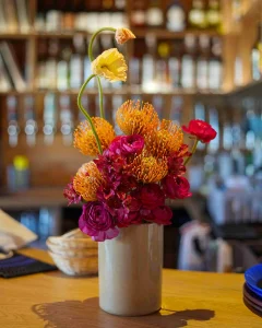 Composition florale fleurs de saison abonnement professionnel