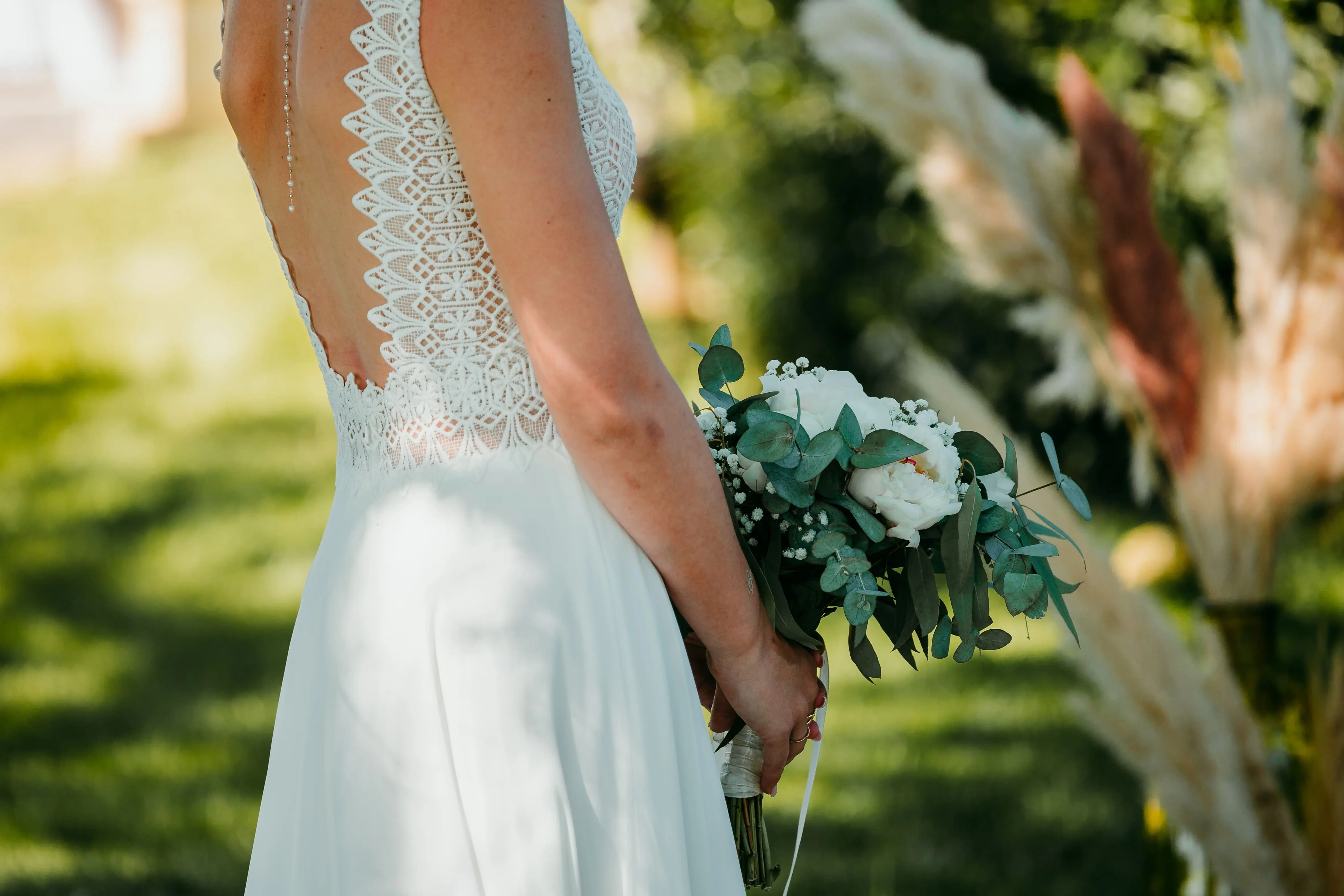 solta-fleurs-bouquet-mariée-pivoines
